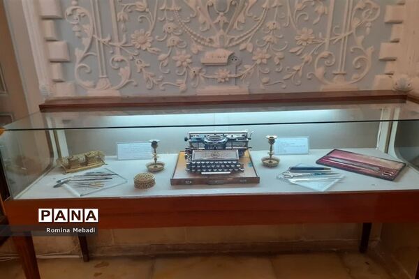 بازدید دانش‌آموزان آموزشگاه الزهرا(س) اسلامشهر از کاخ گلستان