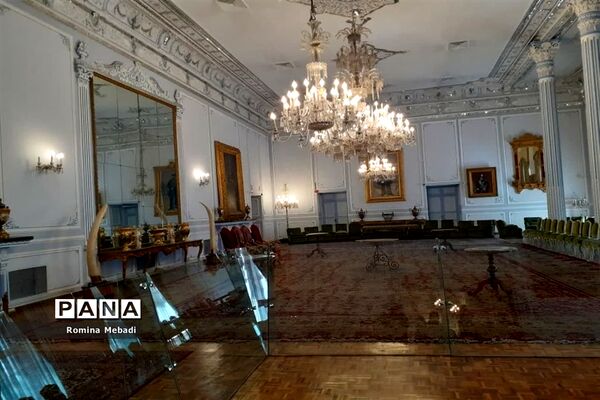 بازدید دانش‌آموزان آموزشگاه الزهرا(س) اسلامشهر از کاخ گلستان