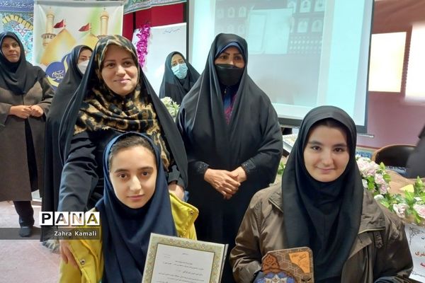 برگزاری مراسم تقدیر و تجلیل از دانش‌آموزان ممتاز در مدرسه شاهد طیبه شهریار