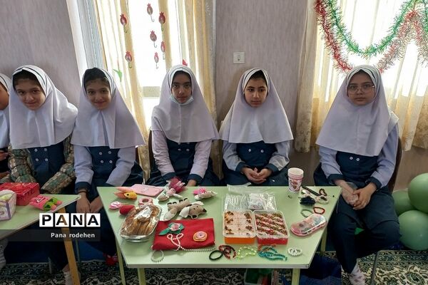 برگزاری بازارچه دانش‌آموزی در دبستان کوثر رودهن