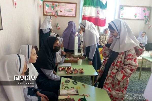 برگزاری بازارچه دانش‌آموزی در دبستان کوثر رودهن