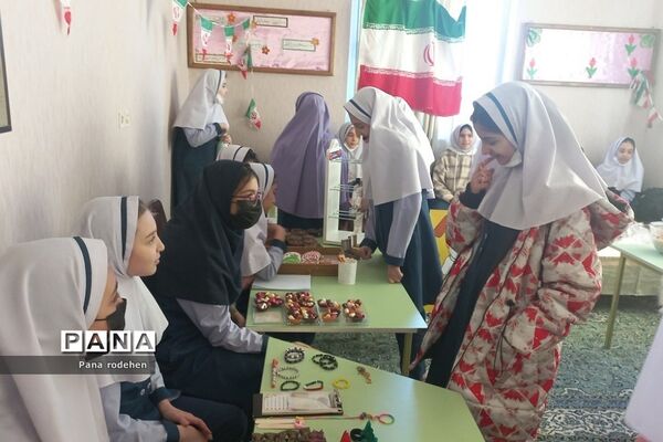 برگزاری بازارچه دانش‌آموزی در دبستان کوثر رودهن