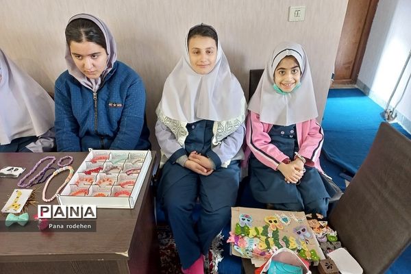 برگزاری بازارچه دانش‌آموزی در دبستان کوثر رودهن