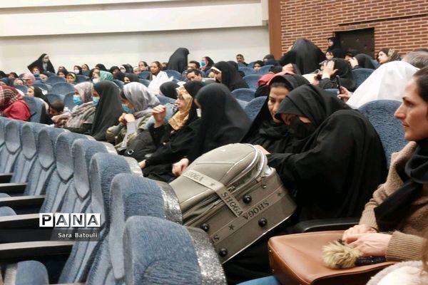 بدرقه دانش‌آموزان زیارت اولی شهر تهران