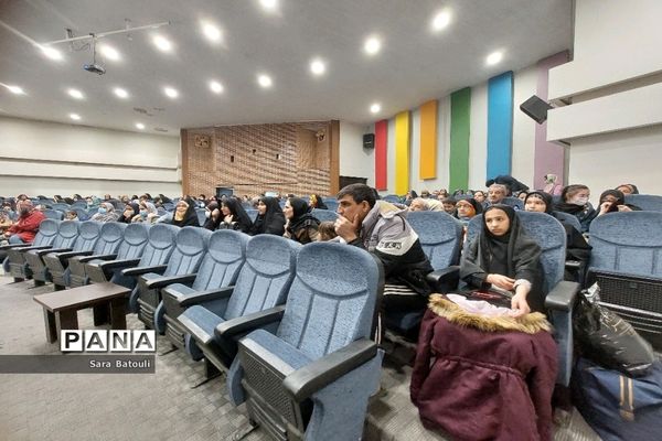 بدرقه دانش‌آموزان زیارت اولی شهر تهران