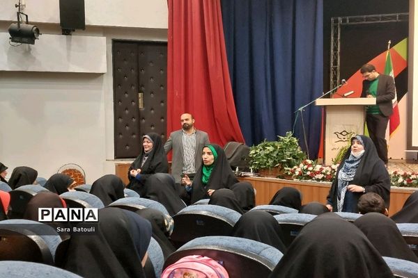 بدرقه دانش‌آموزان زیارت اولی شهر تهران