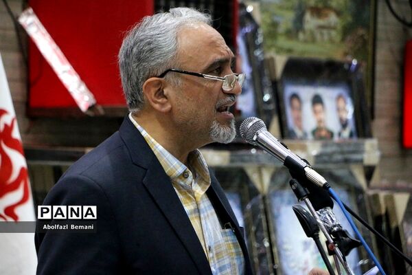 آیین تجلیل از خادمان دومین کنگره ملی شهدای استان قم