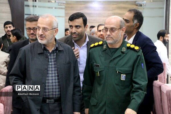 آیین تجلیل از خادمان دومین کنگره ملی شهدای استان قم