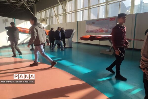بازدید دانش‌‌‌آموزان هنرستان کارآفرینان ملارد از پارک هوا و فضا