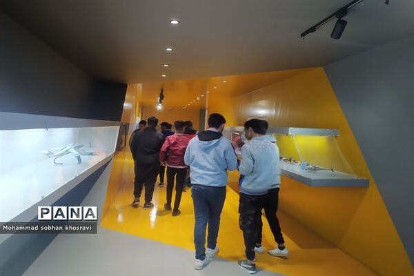 بازدید دانش‌‌‌آموزان هنرستان کارآفرینان ملارد از پارک هوا و فضا
