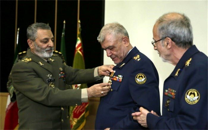 اهدای نشان فداکاری ارتش به 3 فرمانده اسبق نیروی هوایی‌