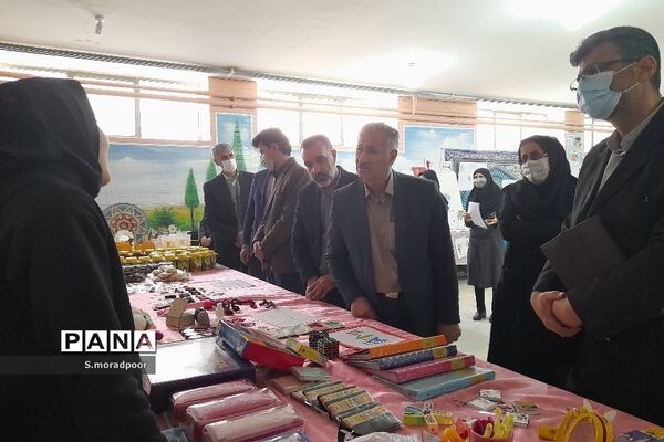 برگزاری نمایشگاه دست‌سازه‌های دانش‌آموزی در شهرکرد