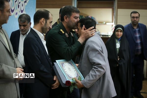 همایش ملی تجلیل از دبیران منتخب درس آمادگی دفاعی کشور