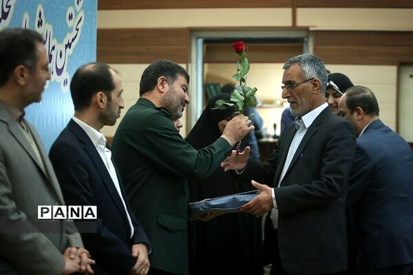 همایش ملی تجلیل از دبیران منتخب درس آمادگی دفاعی کشور