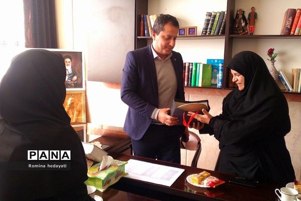 بازدید و ارزیابی مسئول فنی حرفه‌ای اداره کل آموزش و پرورش شهرستان‌های استان تهران  از هنرستان مبتکران رودهن