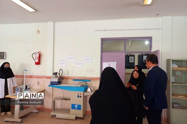 بازدید و ارزیابی مسئول فنی حرفه‌ای اداره کل آموزش و پرورش شهرستان‌های استان تهران  از هنرستان مبتکران رودهن