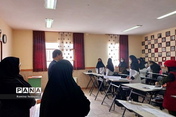 بازدید و ارزیابی مسئول فنی حرفه‌ای اداره کل آموزش و پرورش شهرستان‌های استان تهران  از هنرستان مبتکران رودهن