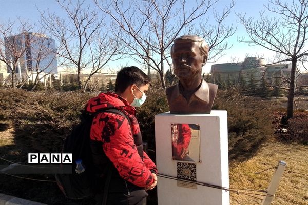 بازدید جاماندگان راهیان نور از باغ موزه انقلاب اسلامی و تجدید پیمان با آرمان‌های دفاع مقدس