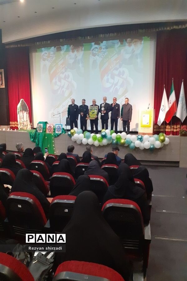 نشست معاونان و مربیان پرورشی و مشاوران مدارس همزمان با سالروز امور تربیتی