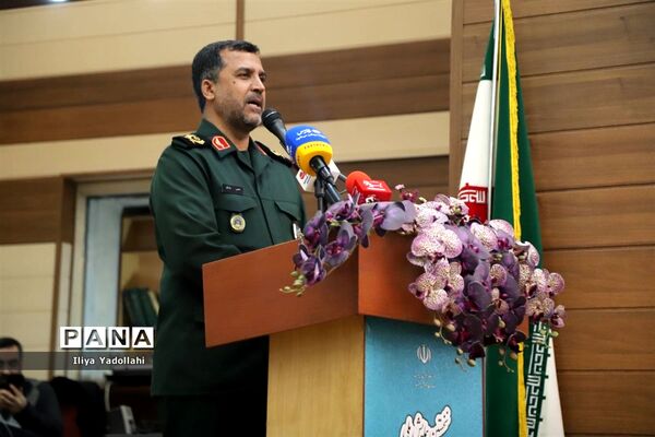 نخستین همایش ملی تجلیل از دبیران منتخب درس آمادگی دفاعی کشور