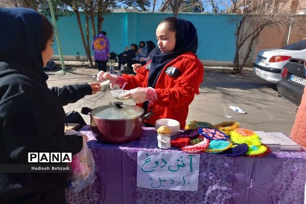 بازارچه آموزش کسب و کاردانش‌آموزان آموزشگاه آیت‌الله گلپایگانی اسلامشهر