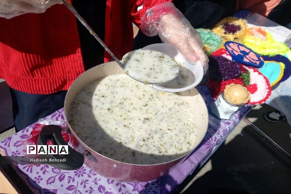 بازارچه آموزش کسب و کاردانش‌آموزان آموزشگاه آیت‌الله گلپایگانی اسلامشهر