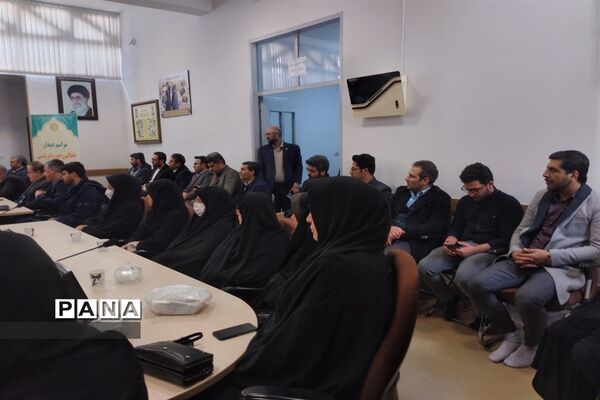 دیدار جمعی از فعالین حوزه تربیتی با نماینده ولی فقیه در استان