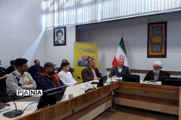 دیدار جمعی از فعالین حوزه تربیتی با نماینده ولی فقیه در استان