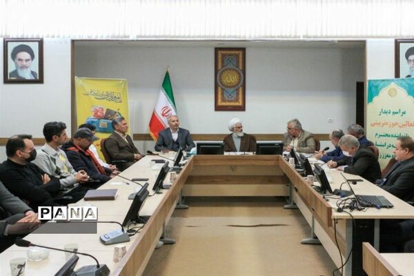 دیدار جمعی از فعالین حوزه تربیتی با نماینده ولی فقیه در استان