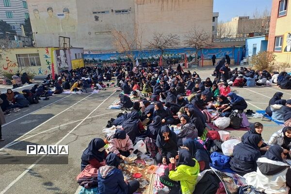 برگزاری جشنواره غذا در دبیرستان سیزده آبان ناحیه یک کرج