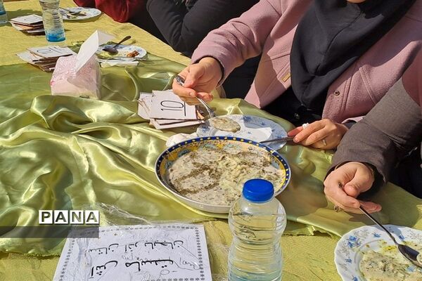 برگزاری جشنواره غذا در دبیرستان سیزده آبان ناحیه یک کرج