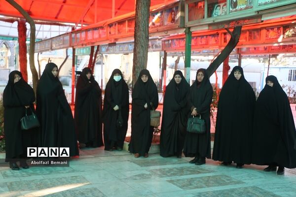 ادای احترام مسئولان آموزش و پرورش قم به شهدای امور تربیتی