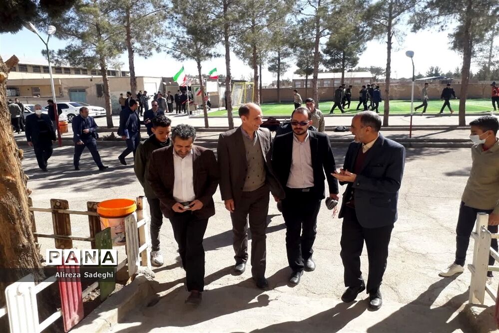 بازدید مدیرکل آموزش و پرورش اصفهان از هنرستان شهید قدوسی نایین
