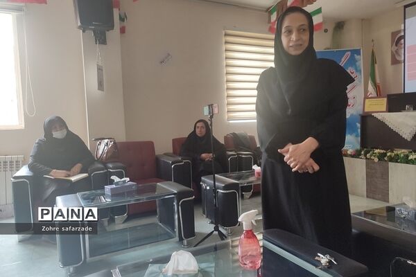 کارگاه پیشگیری از خودکشی و راهکارهای مداخله‌ای در آموزش و پرورش رودهن