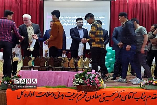 آیین تجلیل از دانش‌آموزان منتخب مسابقات ورزشی شهرستان سروستان
