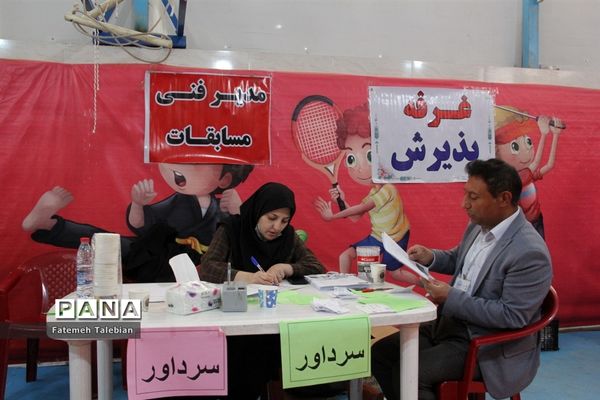 رقابت 900 دانش‌آموز ناحیه چهار شیراز در المپیاد بازی‌های فکری رویش