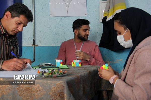 رقابت 900 دانش‌آموز ناحیه چهار شیراز در المپیاد بازی‌های فکری رویش