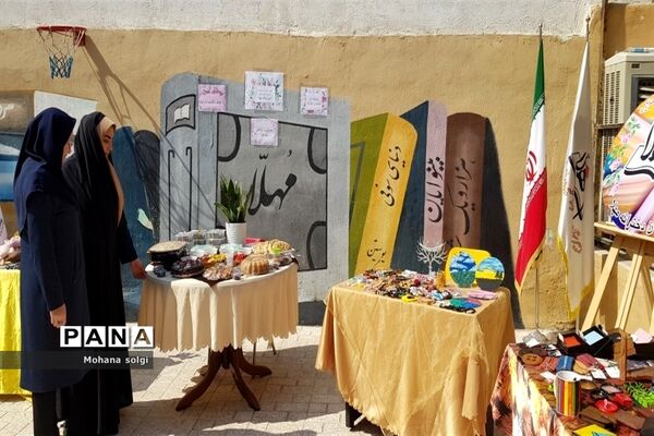 برپایی غرفه‌های فروش دست سازه‌های دانش‌آموزان مدرسه مهلا ملارد