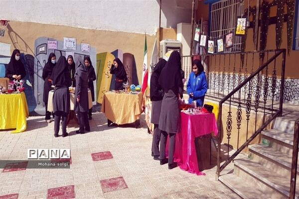 برپایی غرفه‌های فروش دست سازه‌های دانش‌آموزان مدرسه مهلا ملارد