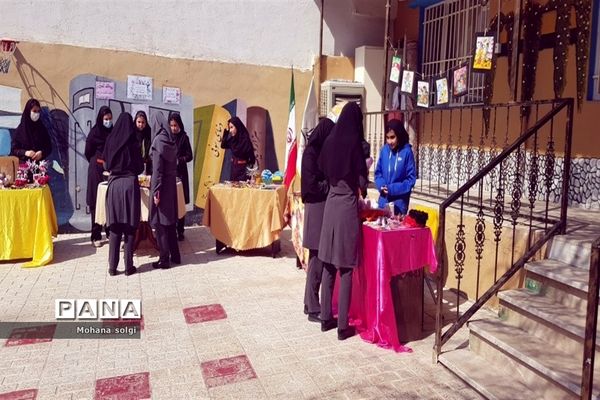 برپایی غرفه‌های فروش دست سازه‌های دانش‌آموزان مدرسه مهلا ملارد