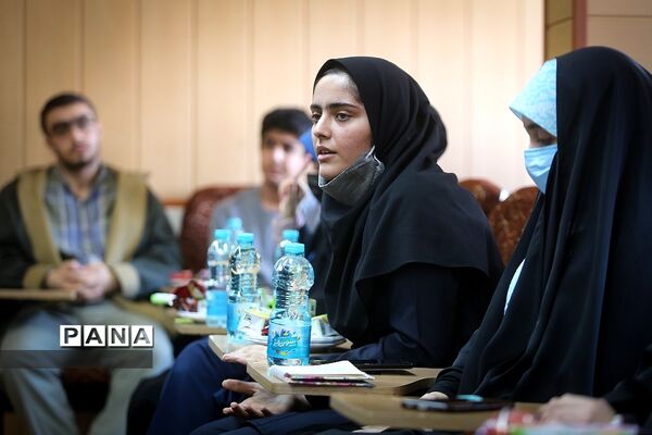 نشست نمایندگان منتخب دانش‌آموزان با معاون آموزش متوسطه وزارت آموزش و پرورش