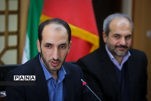 نشست نمایندگان منتخب دانش‌آموزان با معاون آموزش متوسطه وزارت آموزش و پرورش