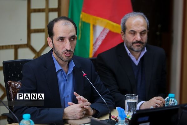 نشست نمایندگان منتخب دانش‌آموزان با معاون آموزش متوسطه وزارت آموزش و پرورش