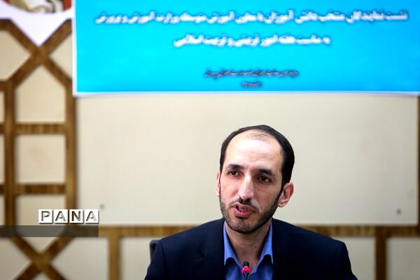 نشست نمایندگان منتخب دانش‌آموزان با معاون آموزش متوسطه وزارت آموزش و پرورش