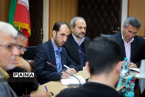 نشست نمایندگان منتخب دانش‌آموزان با معاون آموزش متوسطه وزارت آموزش و پرورش