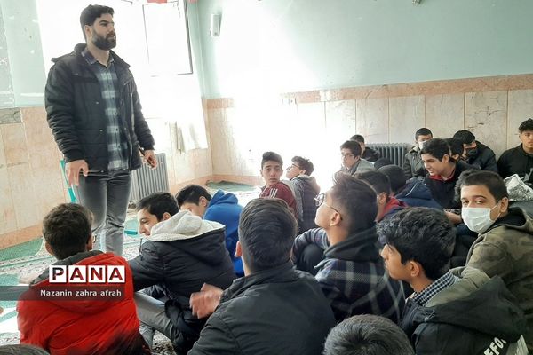 کارگاه مشاوره‌ هدایت تحصیلی و انگیزشی ویژه پایه نهم در دبیرستان دارالفنون رودهن