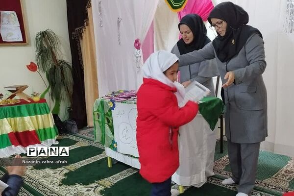 تقدیر از دانش‌آموزان فعال تربیتی و آموزشی در دبستان شهدای کریتون یک  رودهن