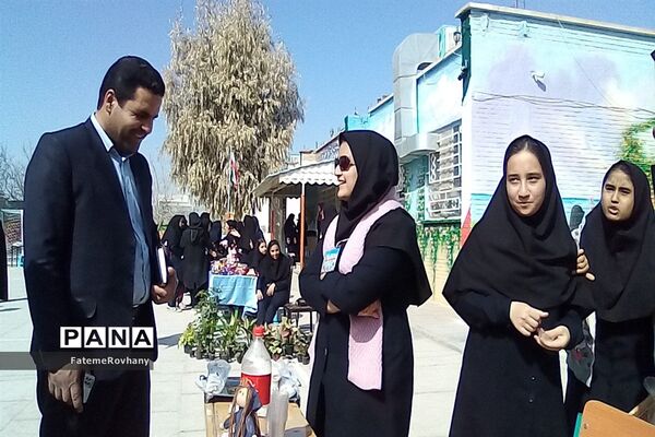 بازدید مدیر آموزش و پرورش خلیل‌آباد از بازارچه کار و فناوری دبیرستان پاکدل