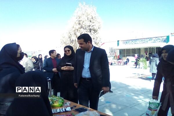 بازدید مدیر آموزش و پرورش خلیل‌آباد از بازارچه کار و فناوری دبیرستان پاکدل