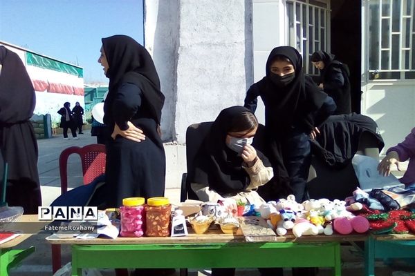 بازدید مدیر آموزش و پرورش خلیل‌آباد از بازارچه کار و فناوری دبیرستان پاکدل